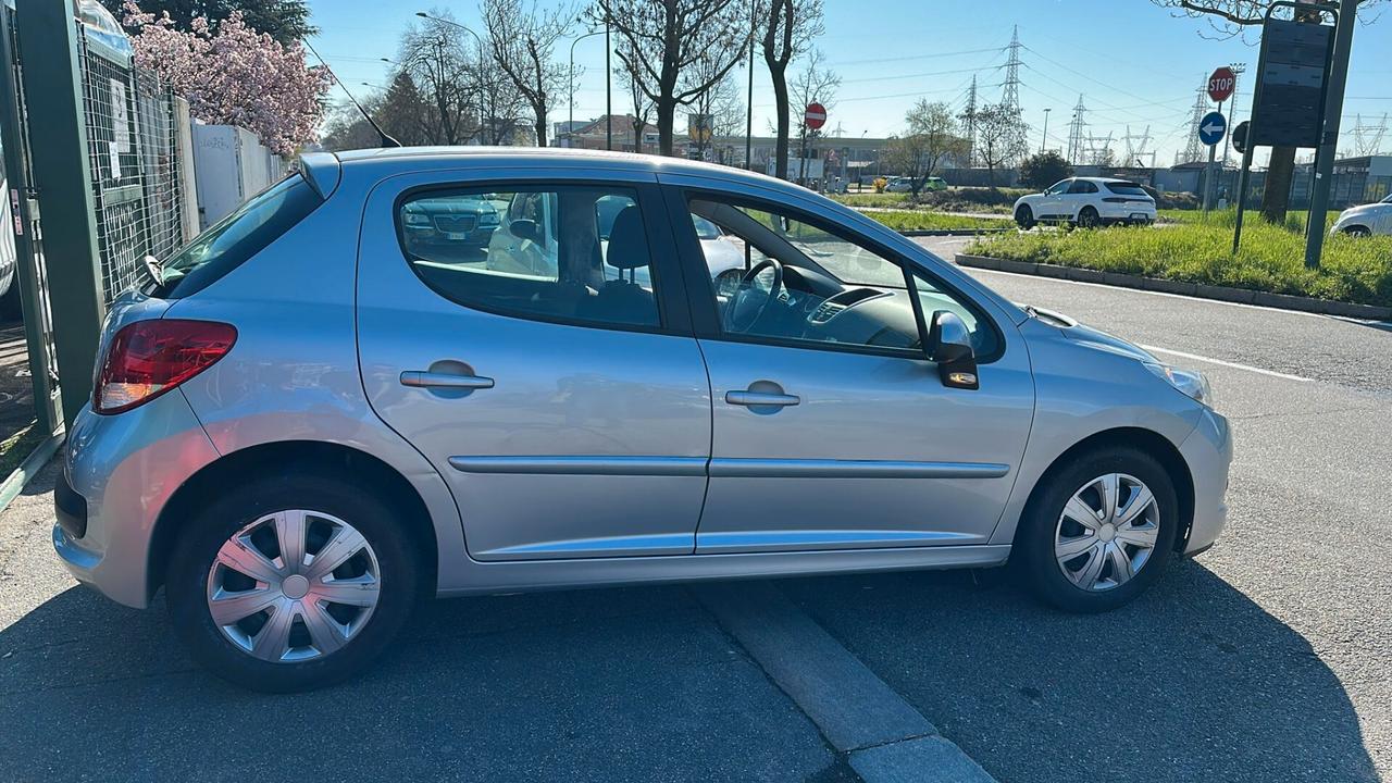 Peugeot 207 Plus 1.4 HDi 70CV 5 porte
