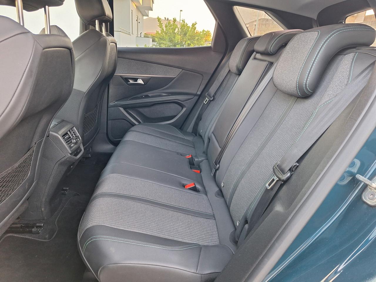 Peugeot 3008 BlueHDi 130 EAT8 Allure Pack Nav+Retrocam GARANZIA 2 ANNI