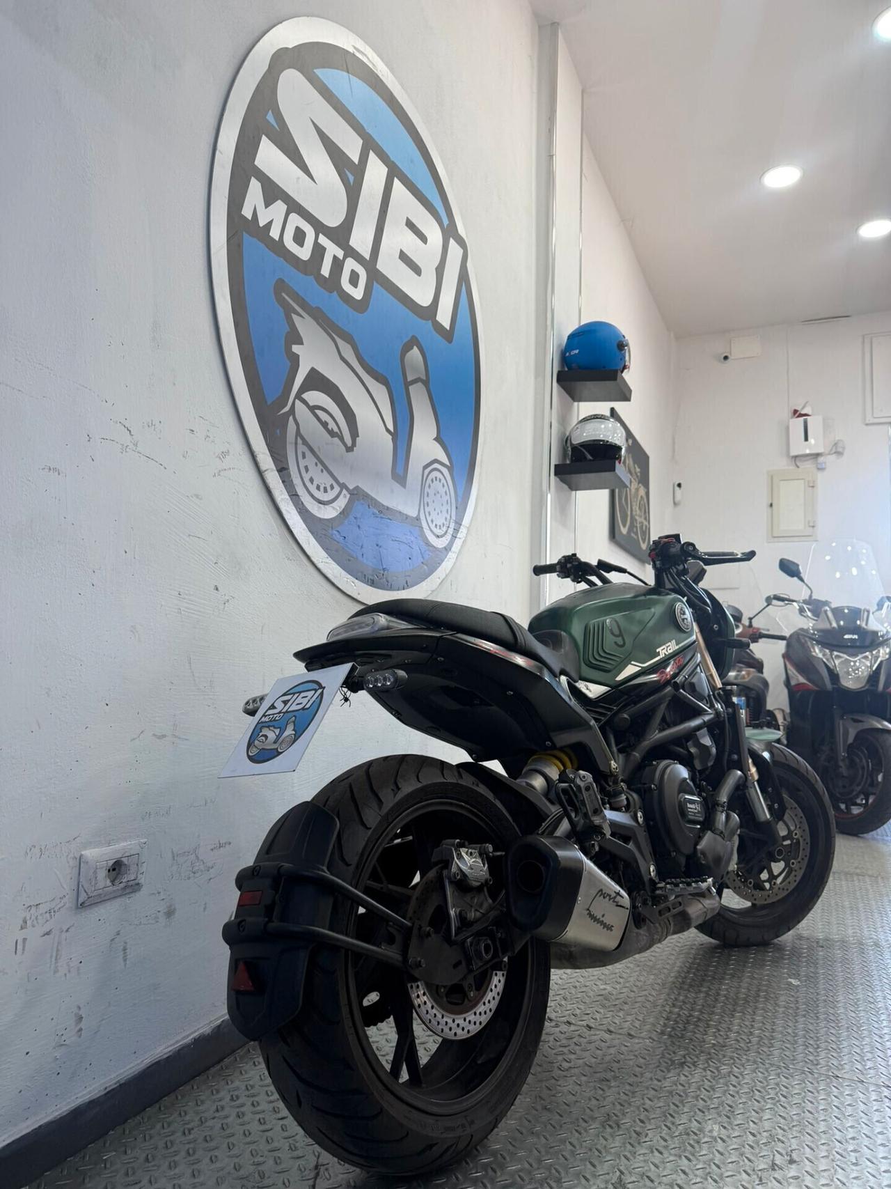 Benelli Leoncino 800