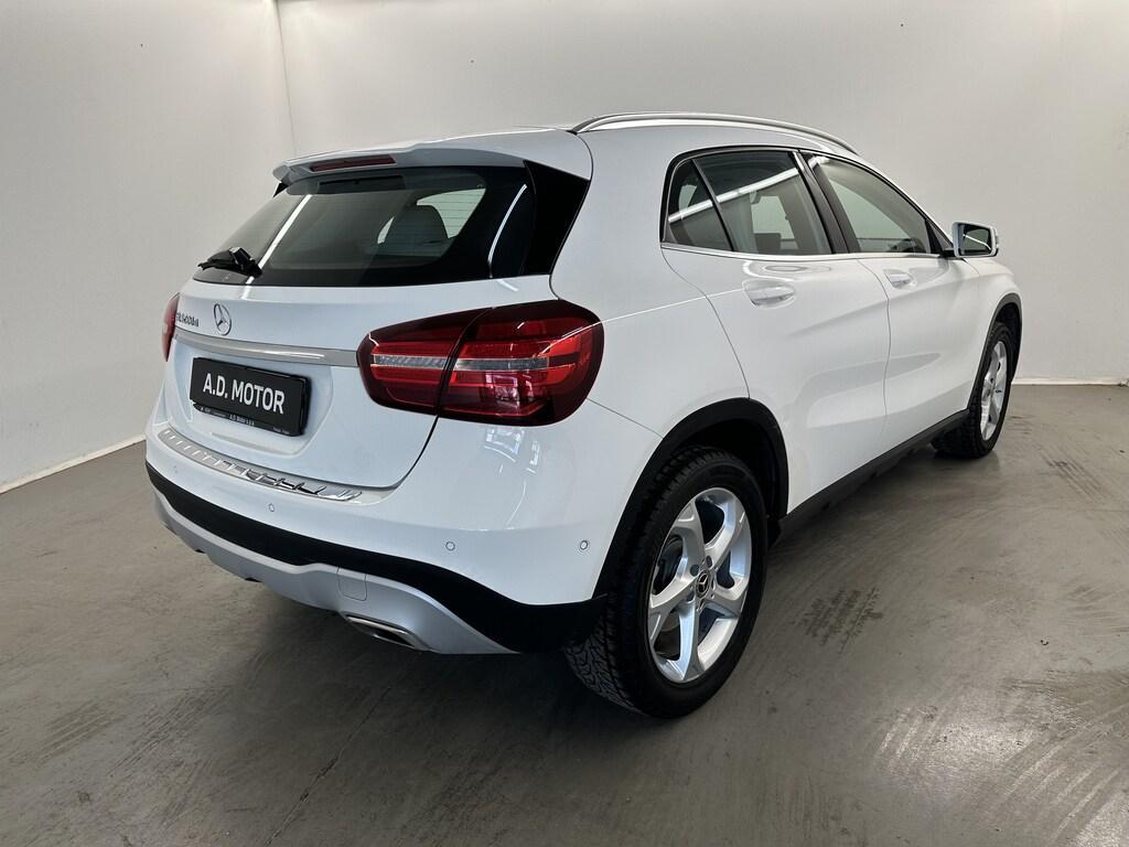 Mercedes GLA 200 200 D Premium 7G-DCT