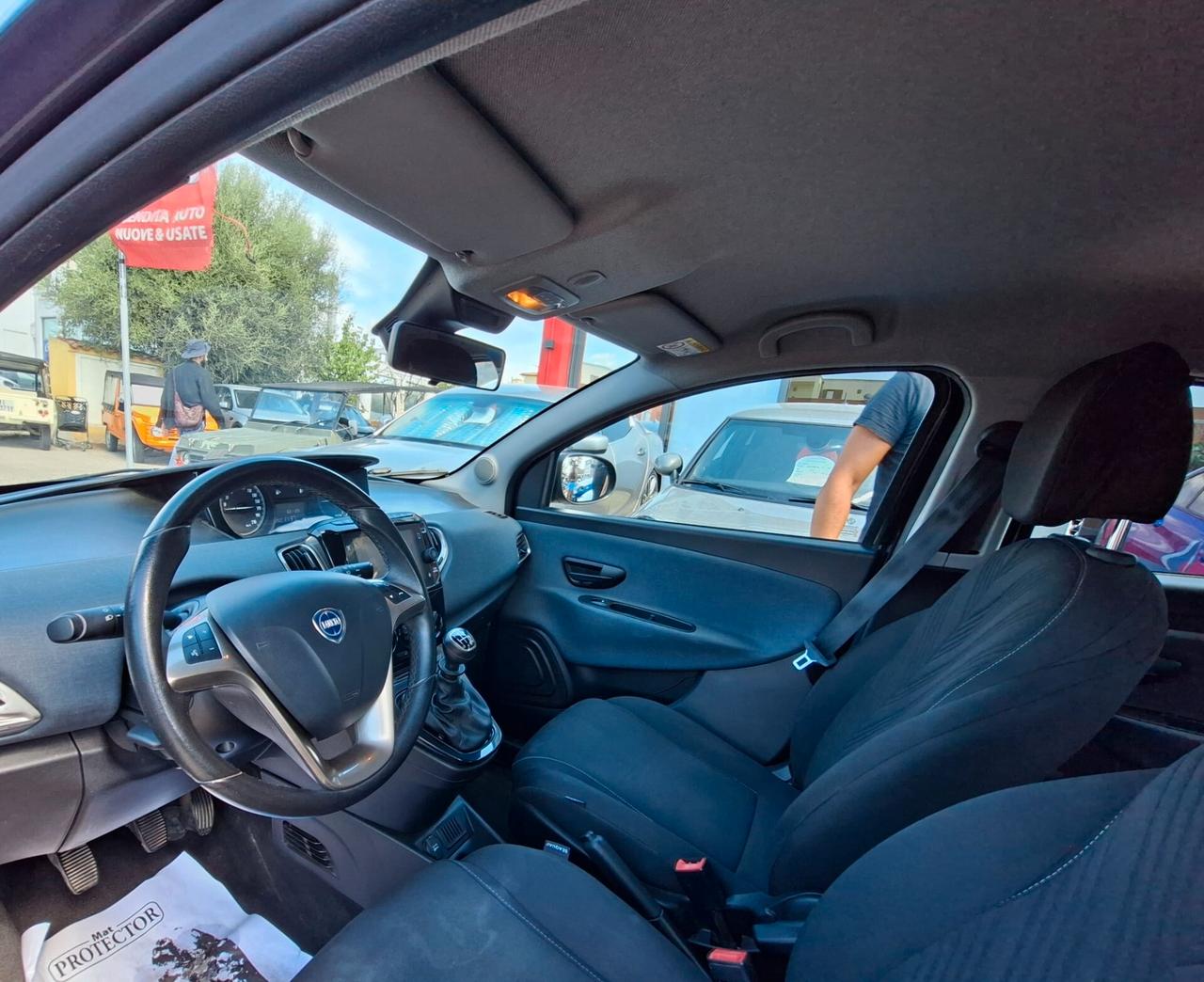 Lancia Ypsilon 1.0 Hybrid Gold 70cv