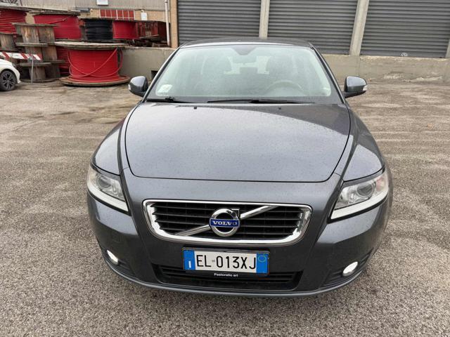 VOLVO V50 D2 R-design senza nessun lavoro da fare