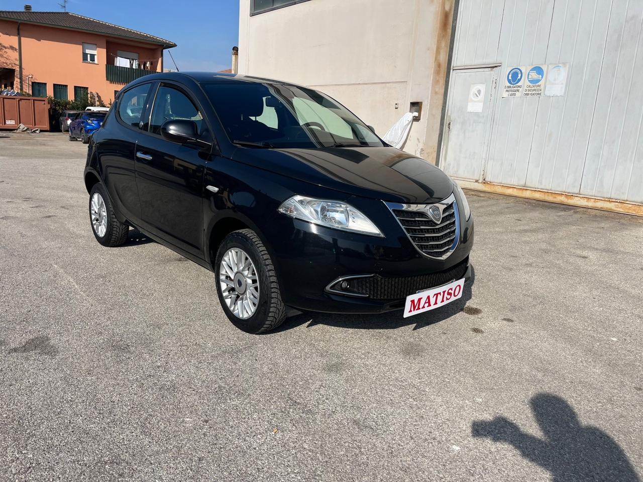 Lancia Ypsilon 0.9 TwinAir 85 CV 5 porte Metano Ecochic Gold