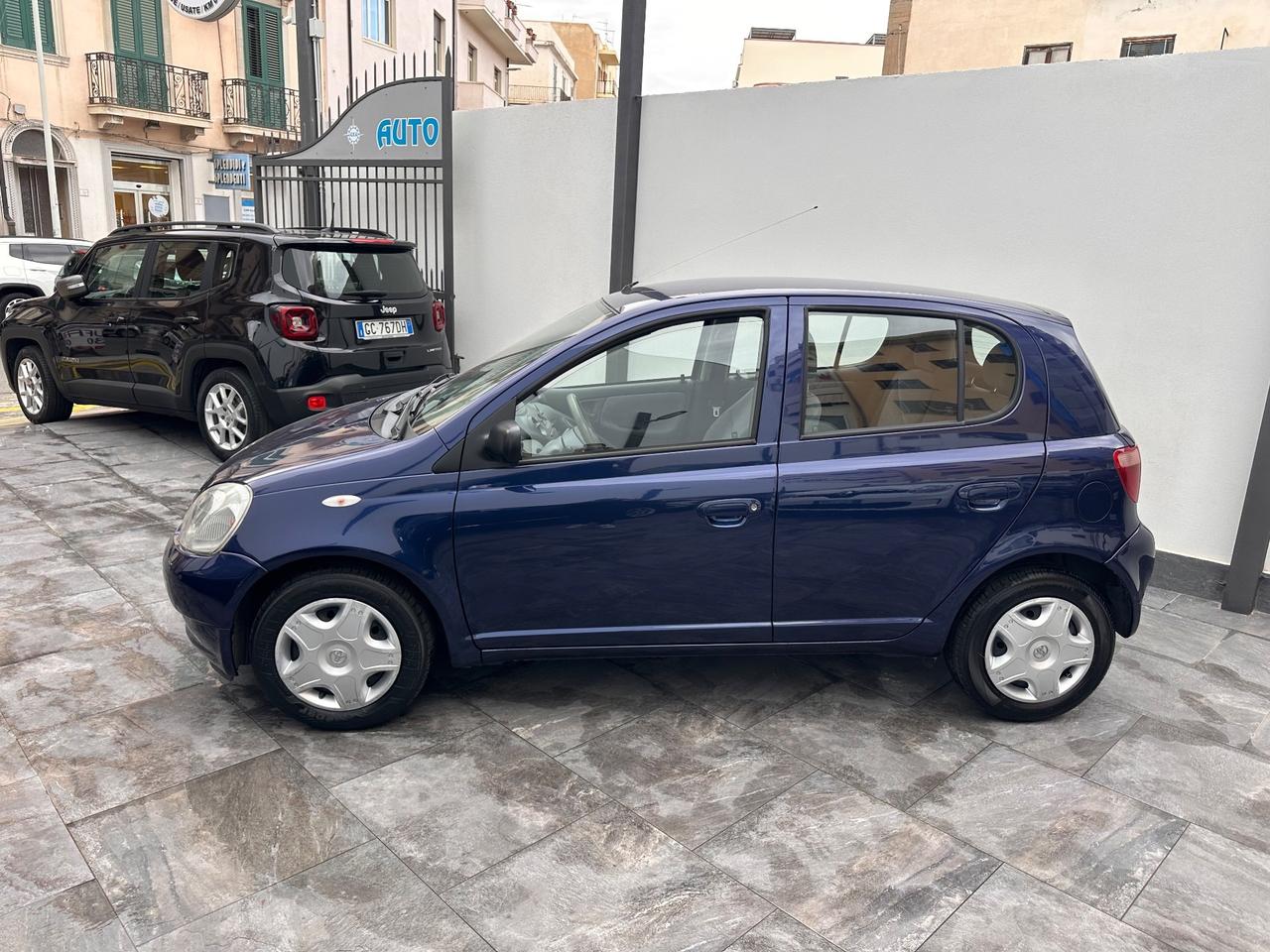 Toyota Yaris 1.0i 16V cat 5 porte Sol