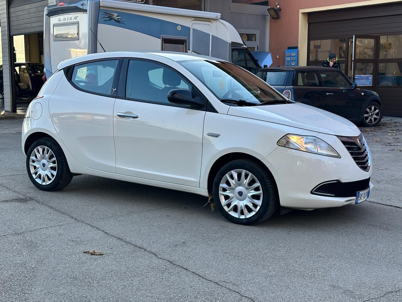 Lancia Ypsilon 1.2 69 CV 5 porte S&S Platinum
