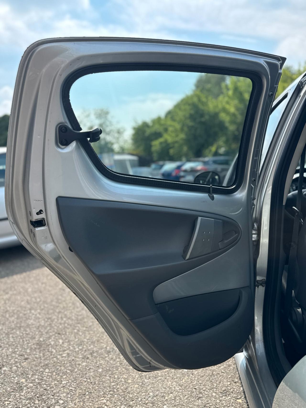 Toyota Aygo 1.0 50kW Benz 5p *SOLO 40.000 km UNICO*