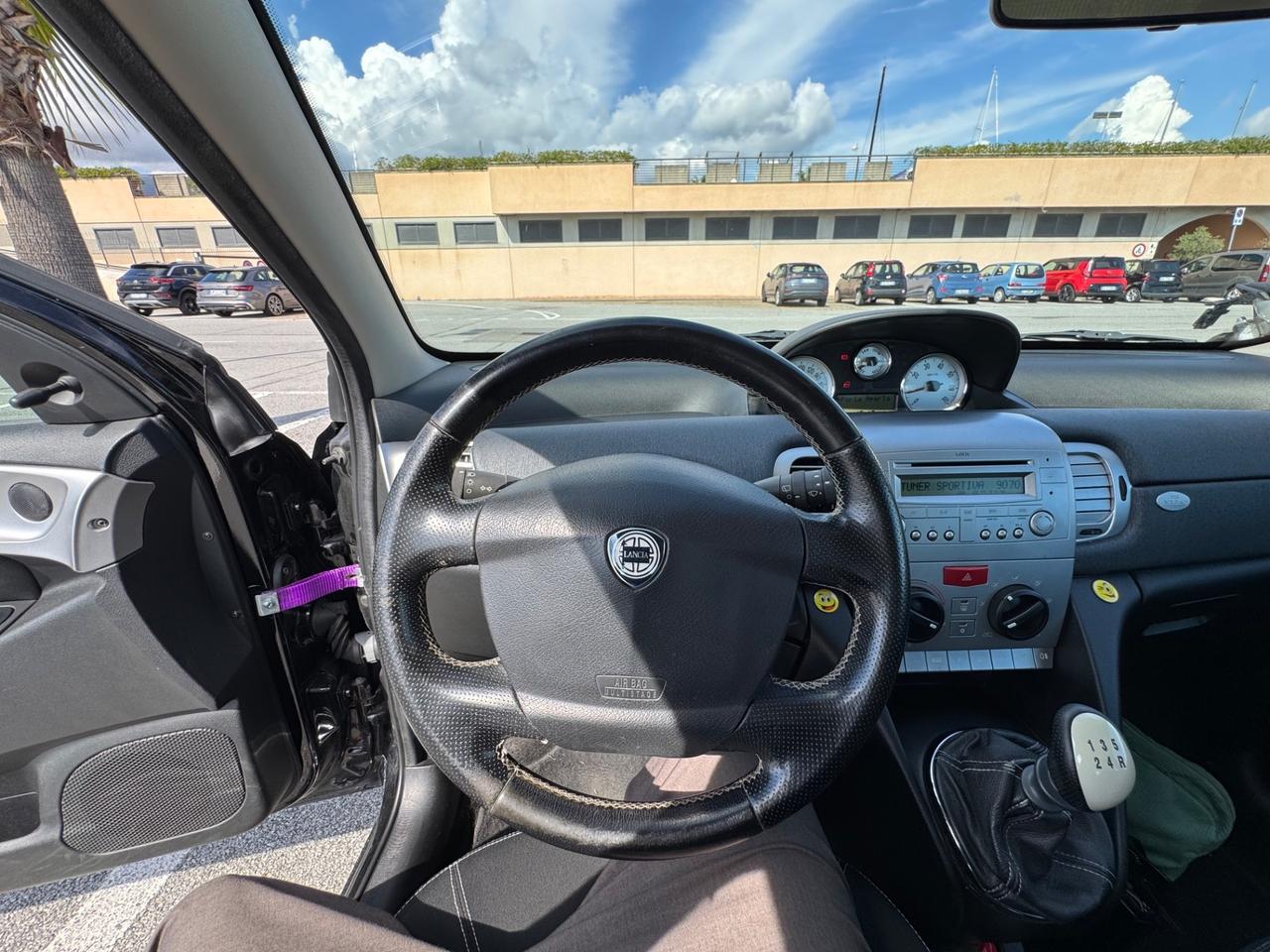 LANCIA YPSILON 1.2 BENZINA MOMO DESING NEO PATENTATI