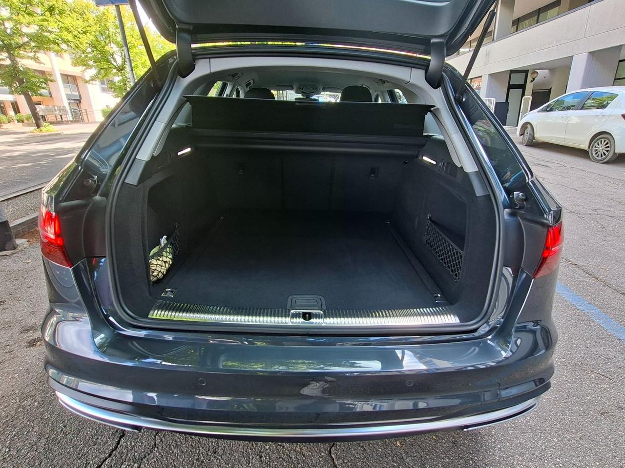 Audi A4 Business Advanced 2.0 40 TDI #6443