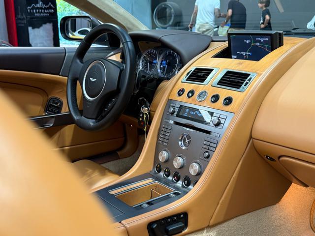 ASTON MARTIN DB9 Volante