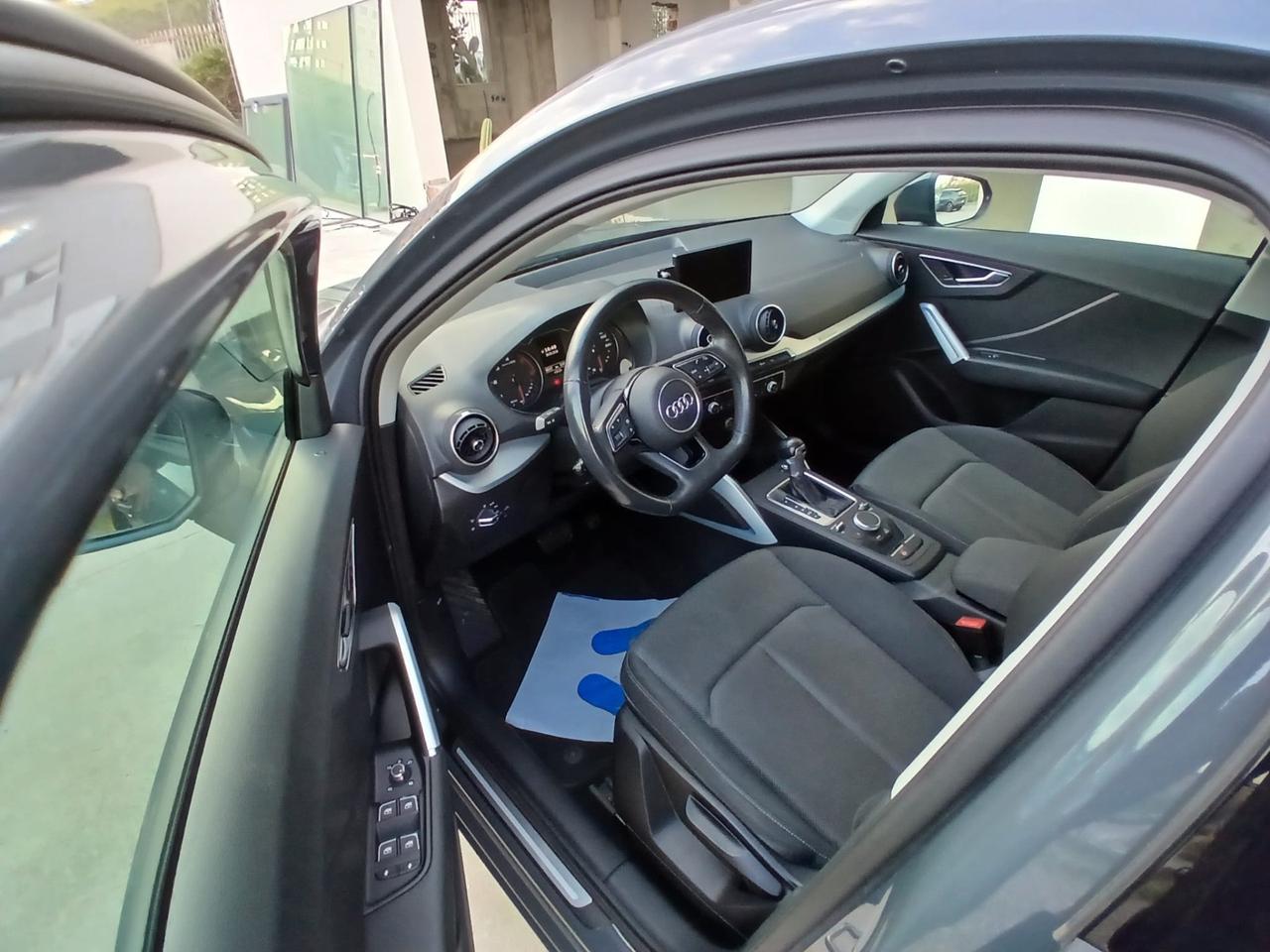 Audi Q2 30 TDI S tronic Identity Black