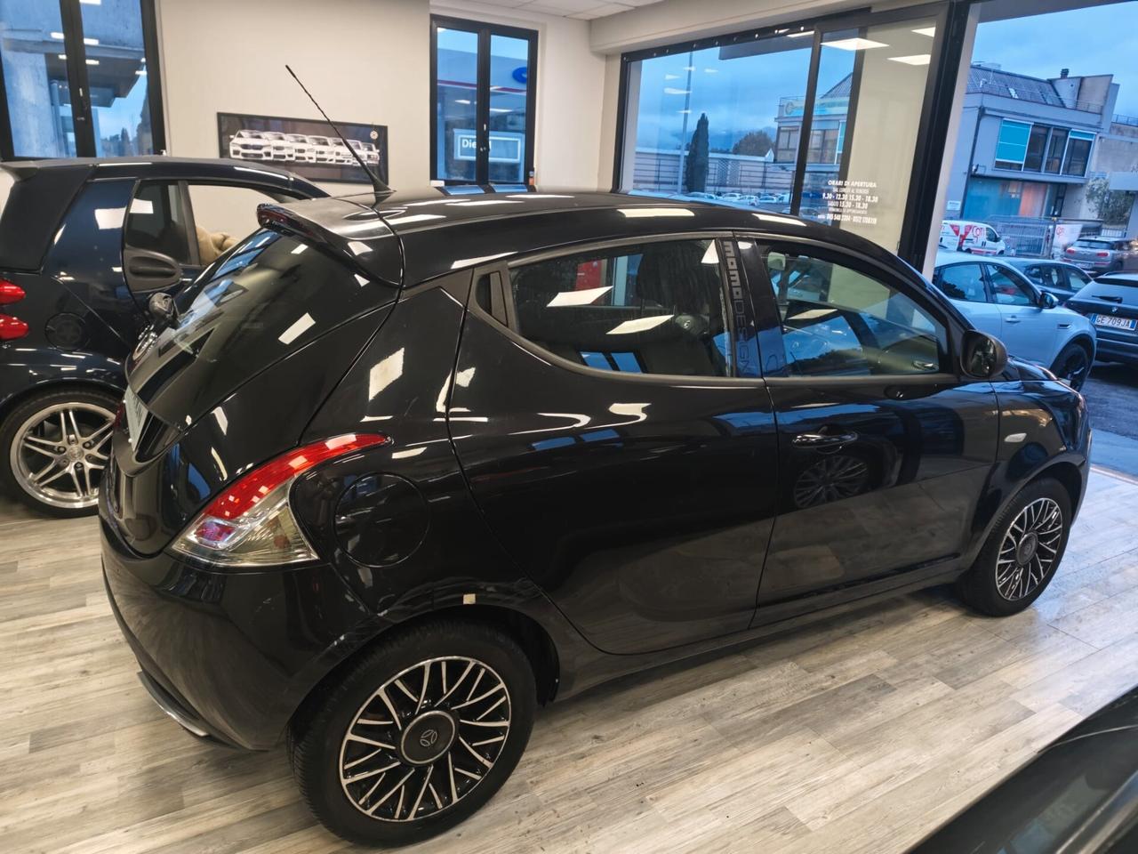 Lancia Ypsilon 1.2 69 CV 5 porte S&S Platinum