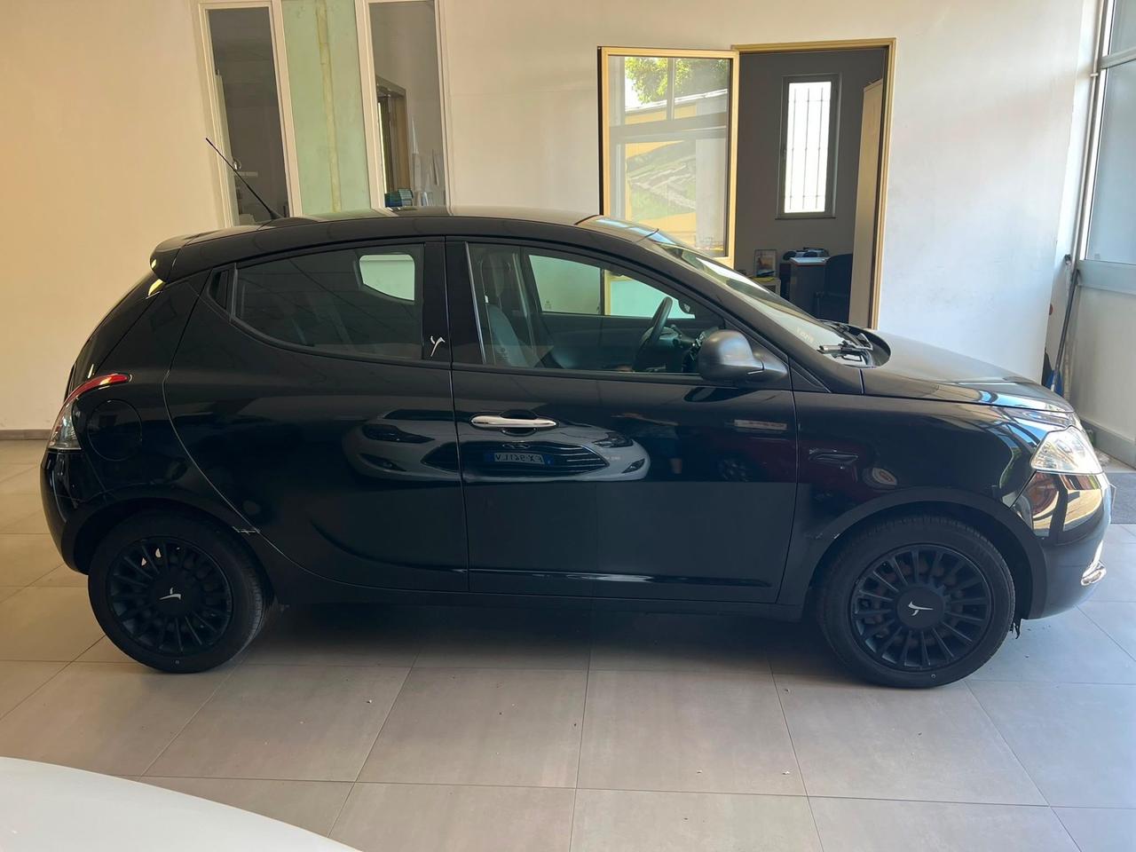 Lancia Ypsilon 1.2 69 CV 5 porte Platinum