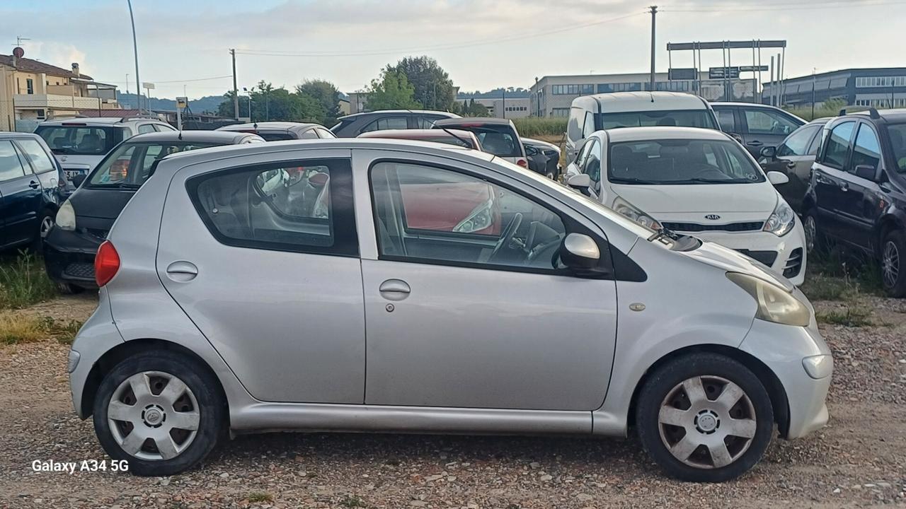 Toyota Aygo 1.0 12V VVT-i 5 porte Sol