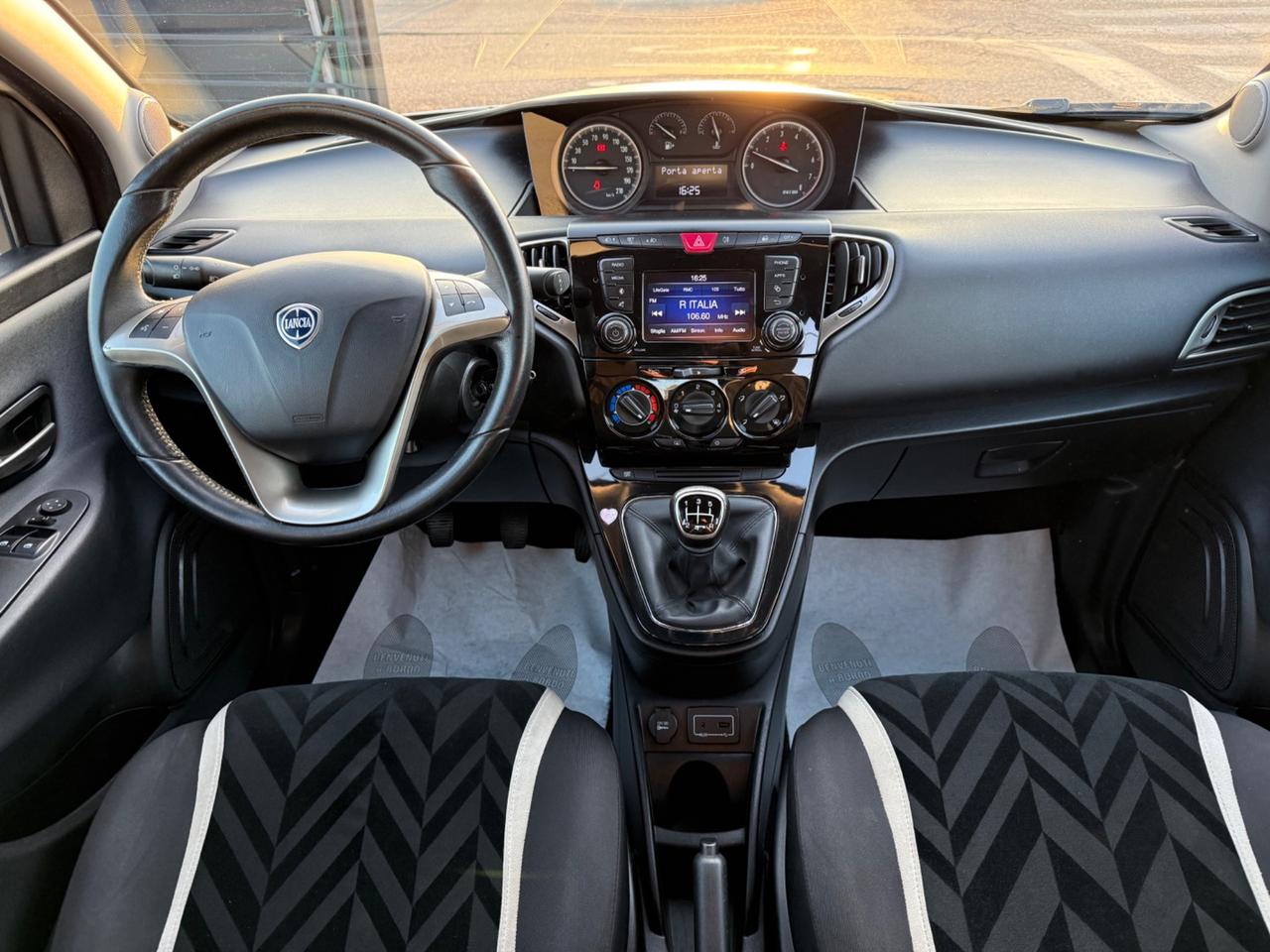 Lancia Ypsilon 1.2 69 CV 5 porte Gold