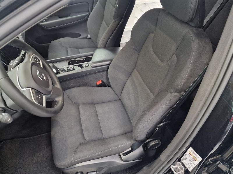 Volvo XC60 B4 (d) AWD Geartronic Momentum AUTOCARRO N1