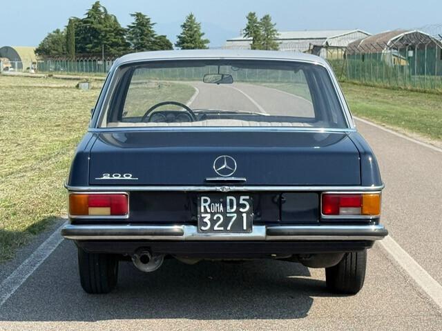 Mercedes 200/8 W115 '68 Prima Serie