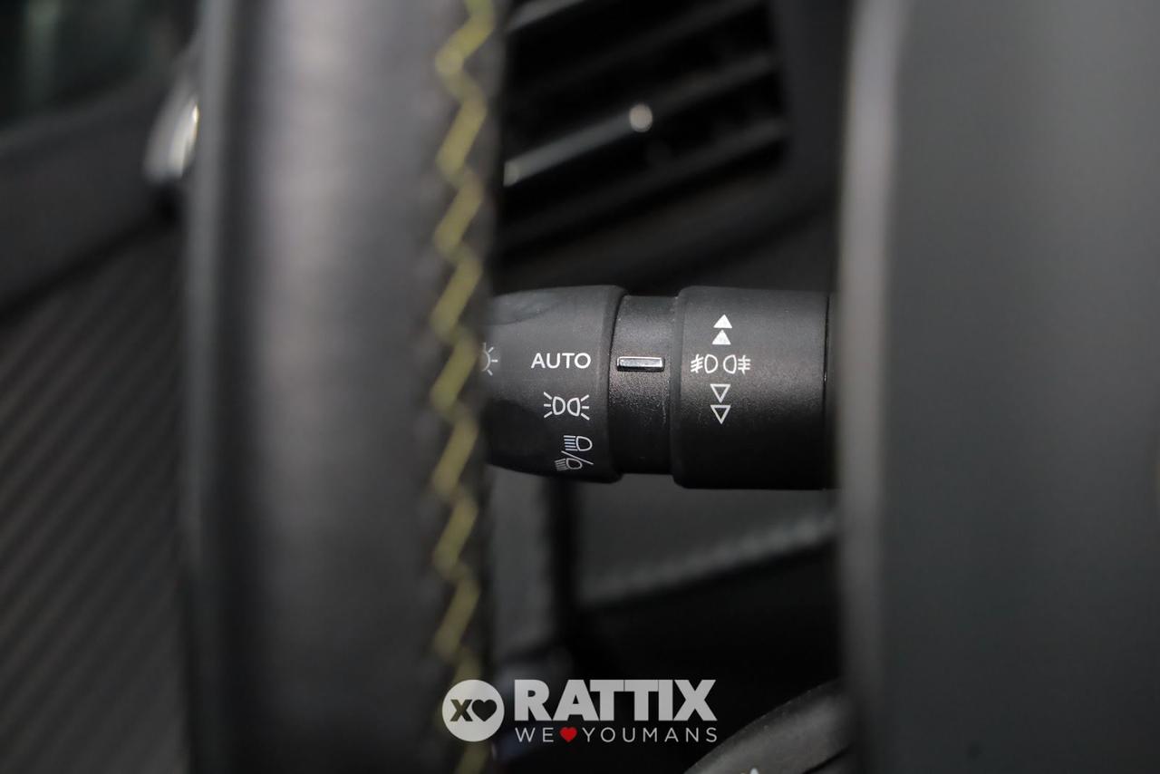 Peugeot e-2008 motore elettrico 100kW GT