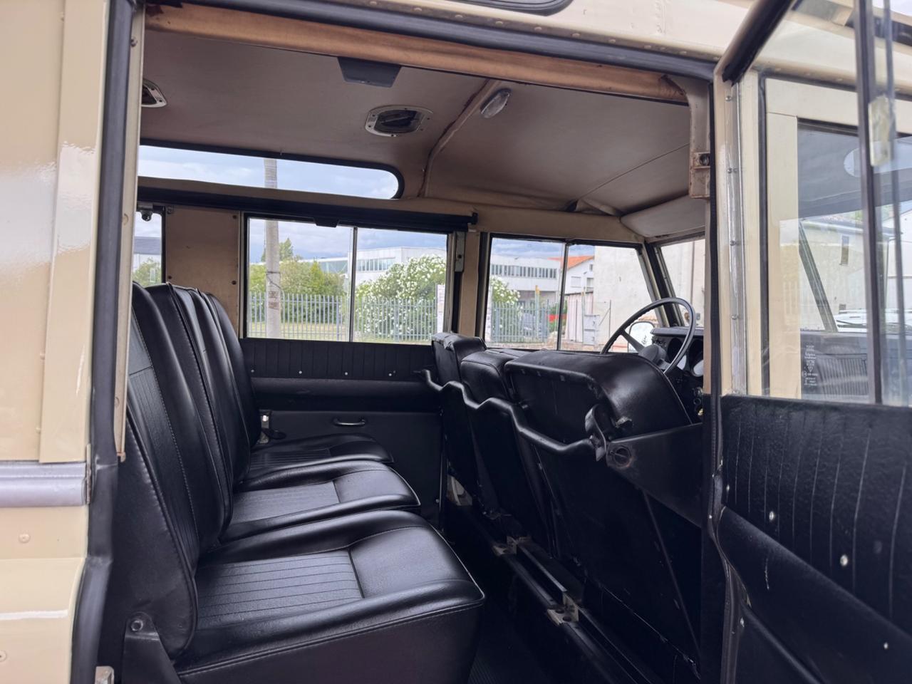 Land Rover Defender 109D