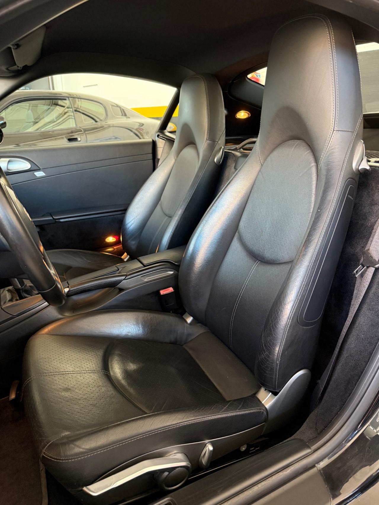 Porsche Cayman 2.7
