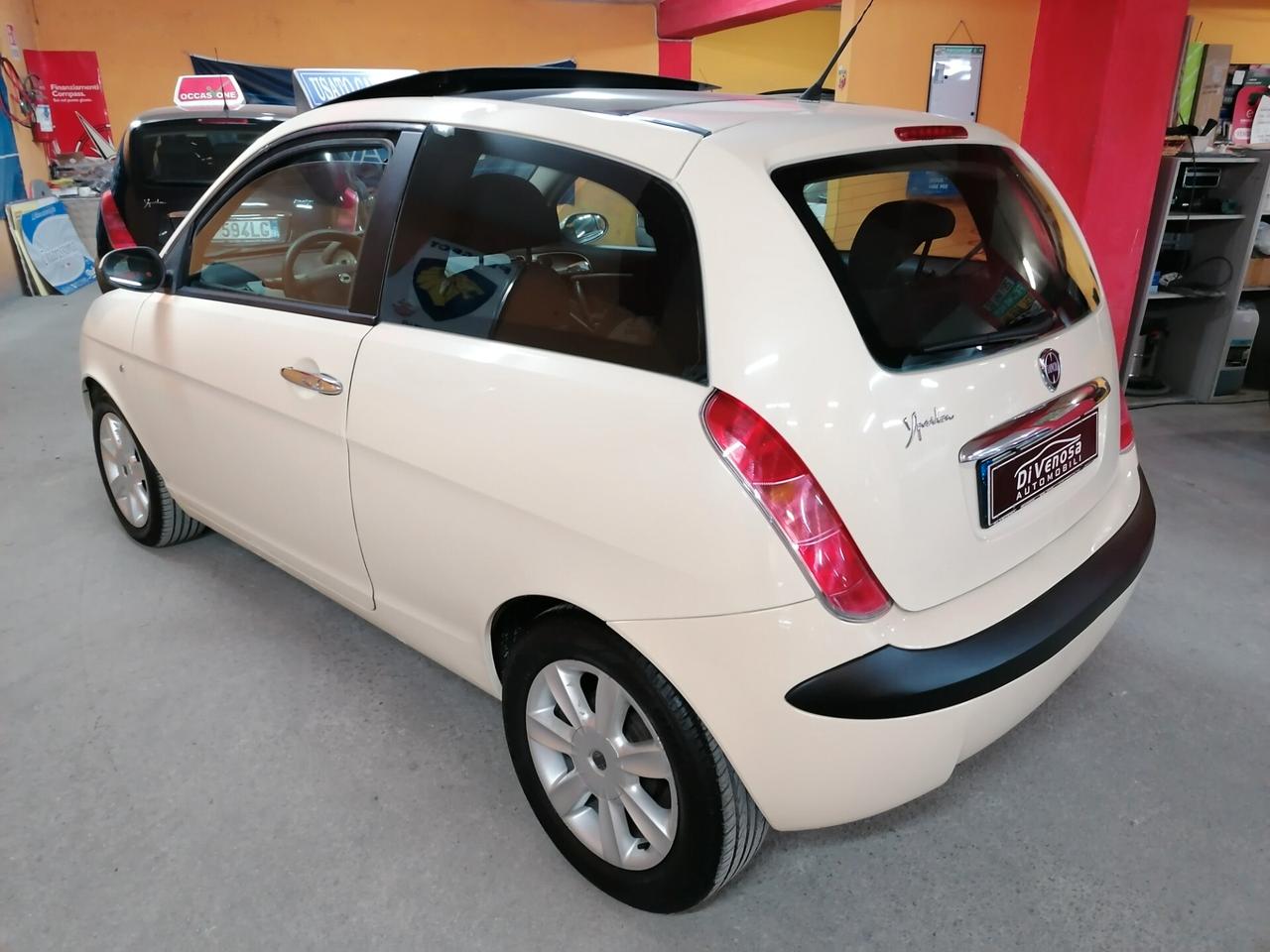Lancia Ypsilon 1.4 16V Platino