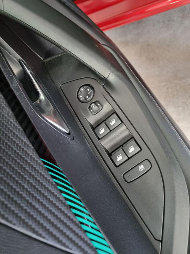 PEUGEOT 2008 motore elettrico 136 CV Allure