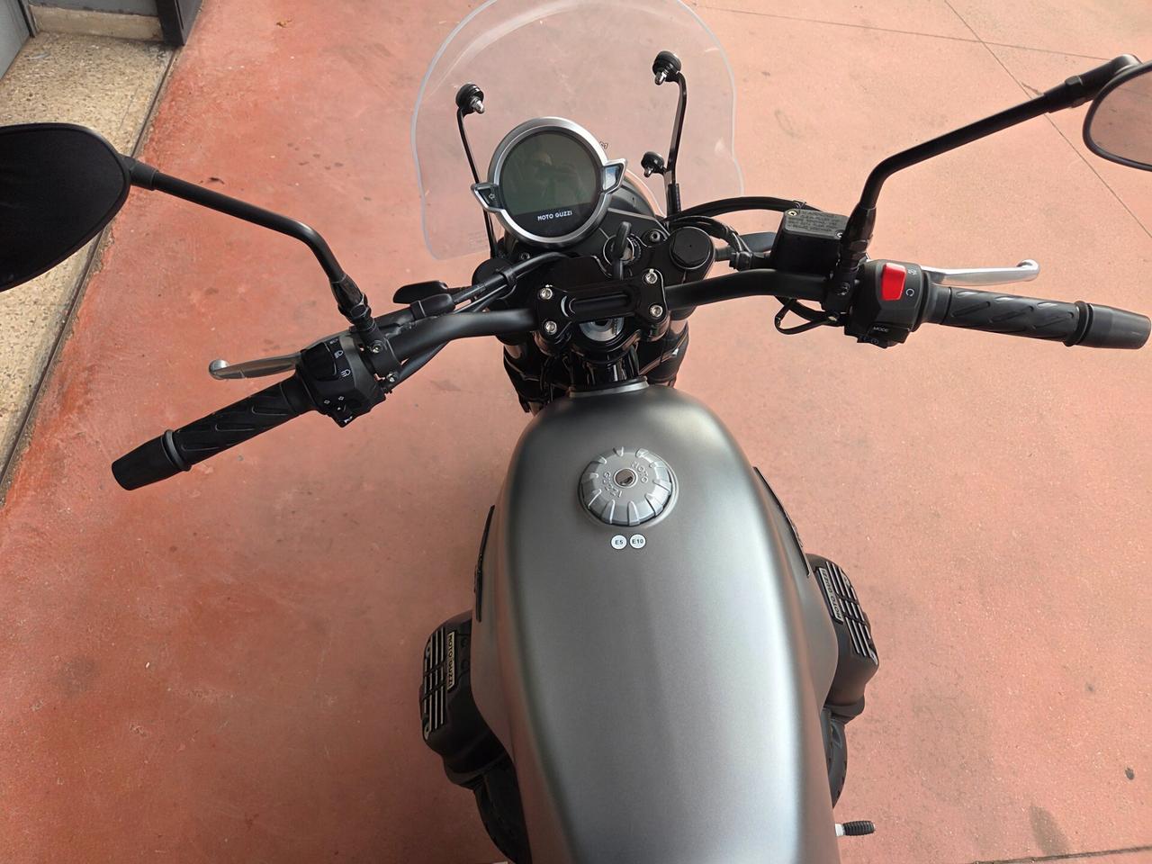 Moto Guzzi V7 Stone