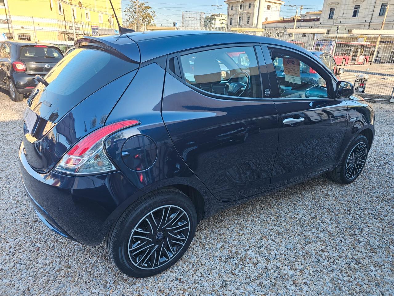 Lancia Ypsilon 1.0 FireFly 5 porte S&S Hybrid Ecochic Gold