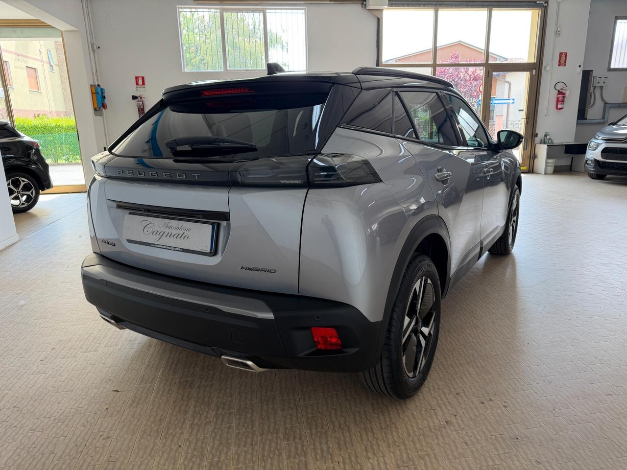 Peugeot 2008 Hybrid 145 e-DCS6 GT KM 9000 2025 Bicolor