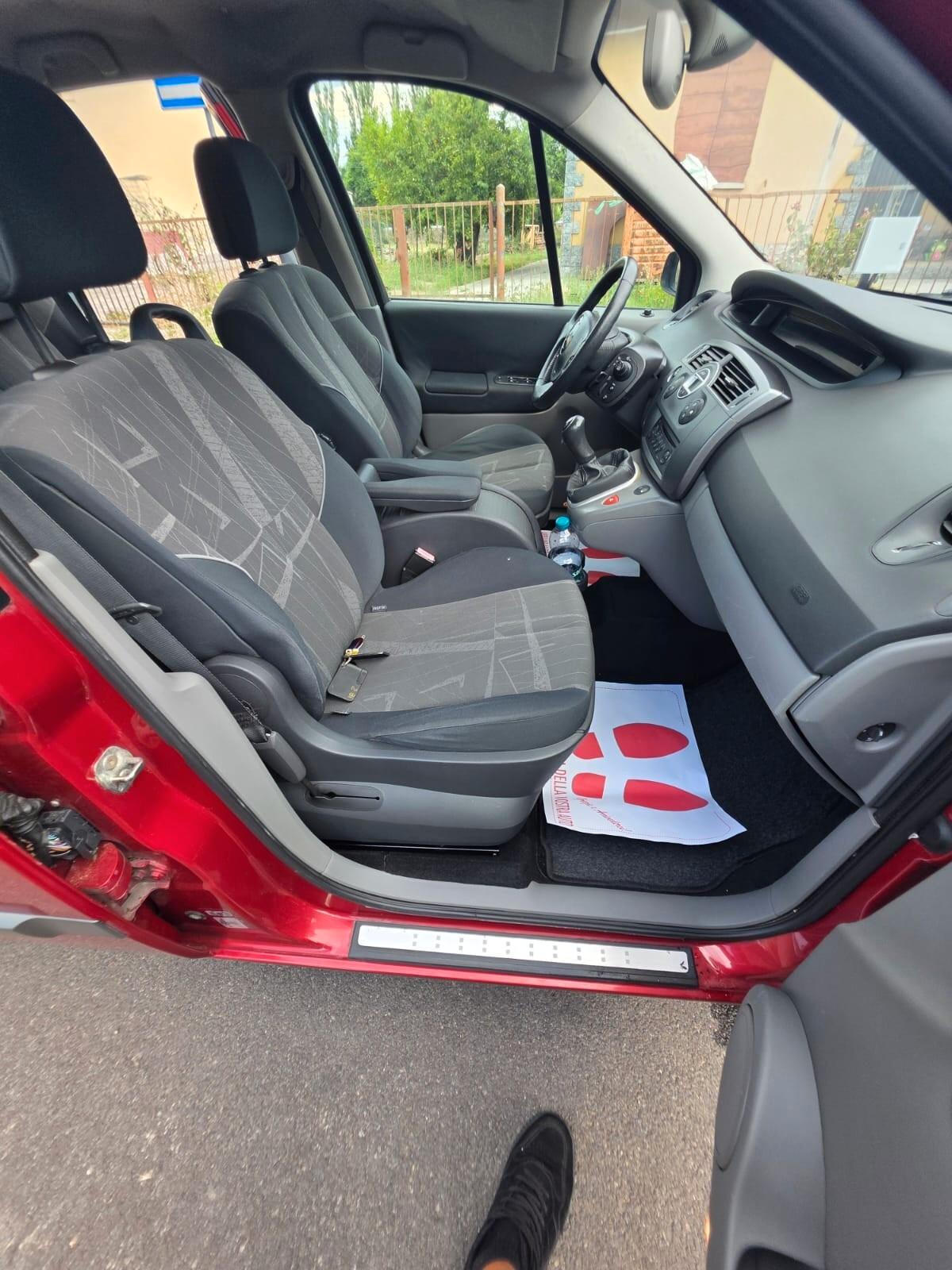 Renault Scenic Grand Scénic 1.6 16V Luxe Dynamique