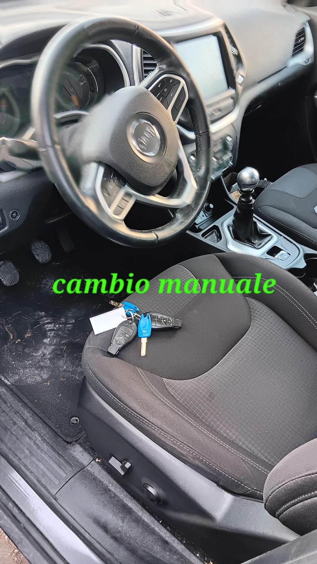 Jeep Cherokee incidentata sinistrata mondialcars