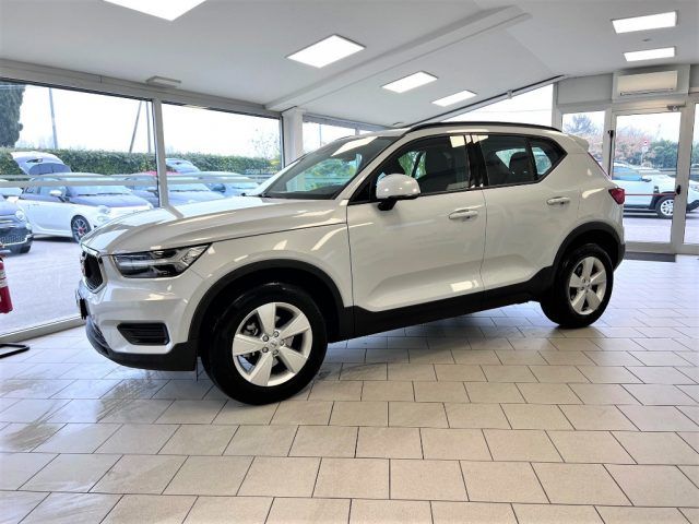 VOLVO XC40 T2 Geartronic Momentum Core