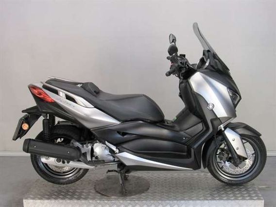 Yamaha X-Max 125