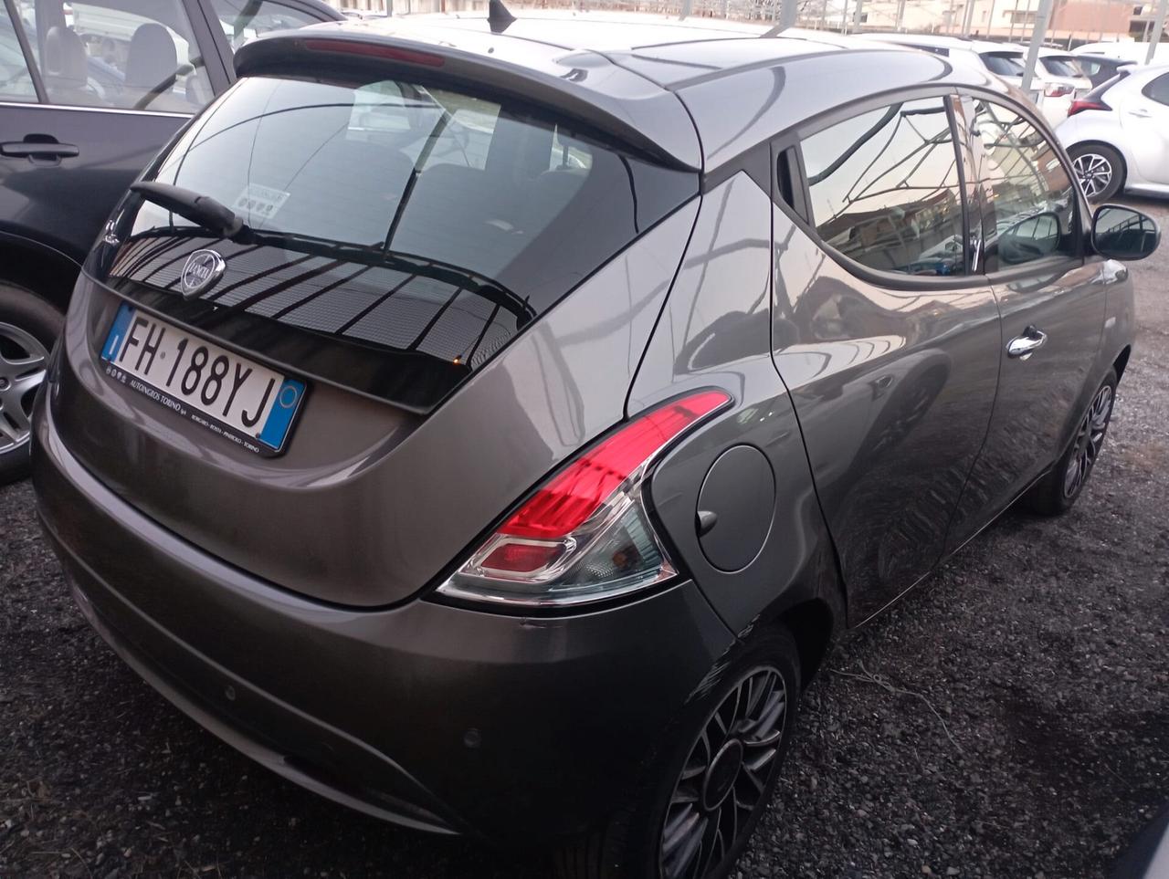 Lancia Ypsilon 1.2 69 CV 5 porte Silver