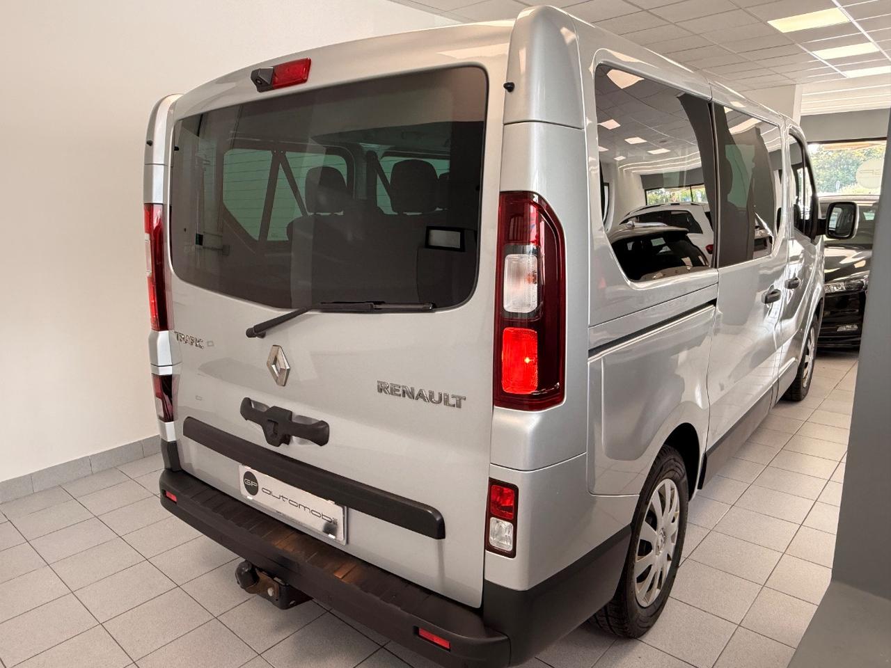 Renault Trafic 2.0 dci 9 Posti + Gancio