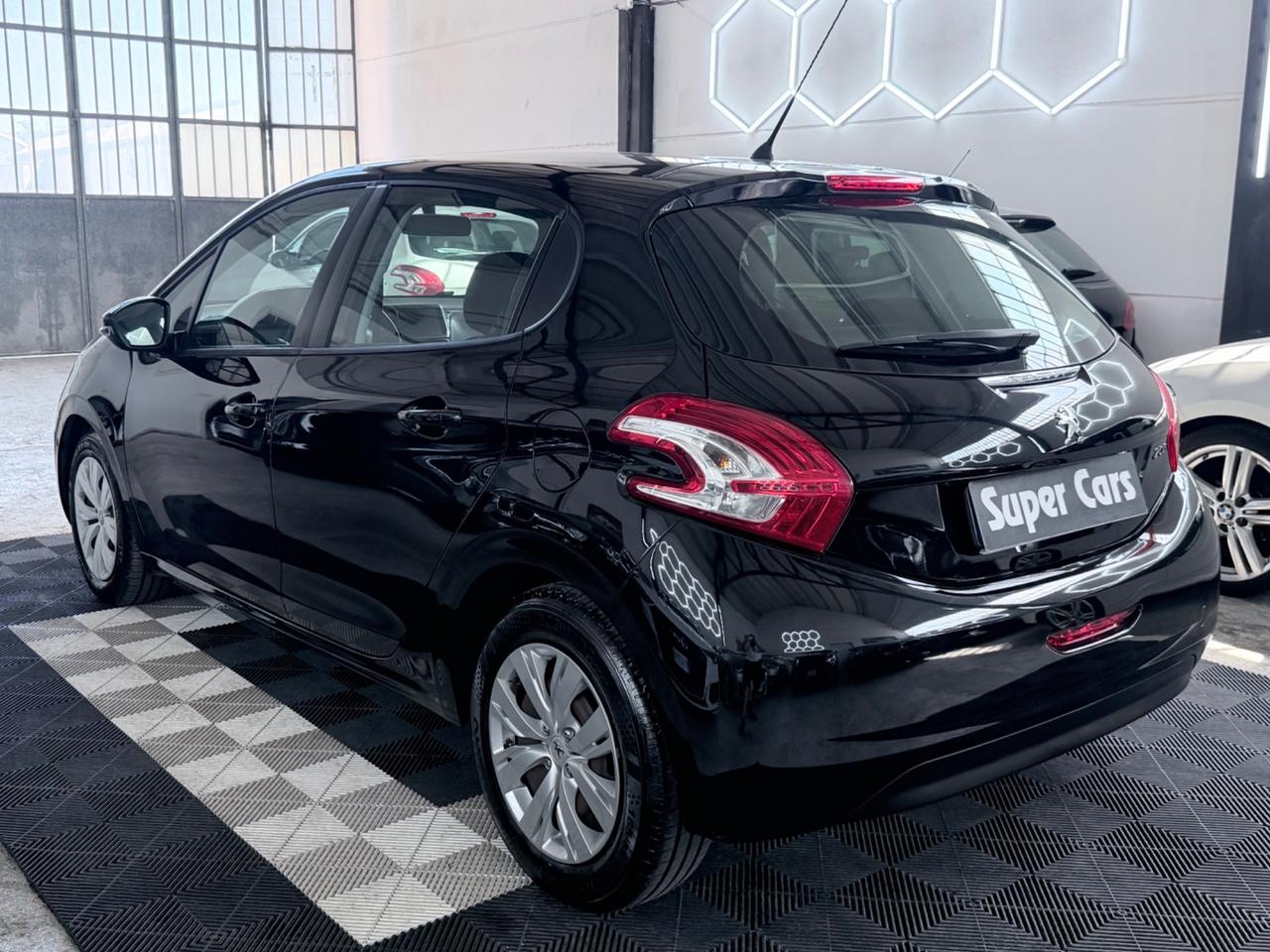 Peugeot 208 1.4 HDi 68 CV 5 porte Allure