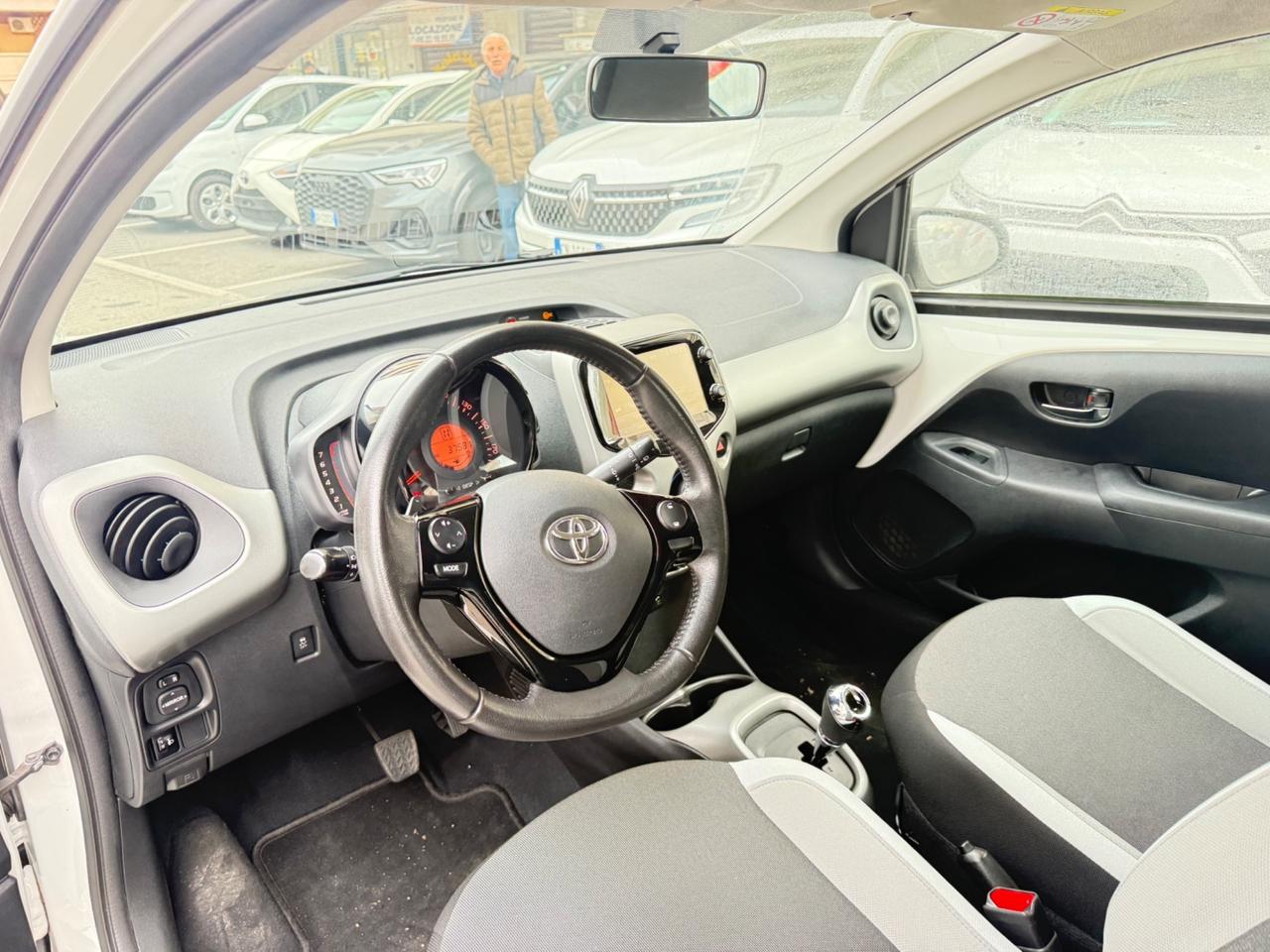 Toyota Aygo 1.0 VVT-i 72 CV 5 porte x-play LED NAVI KAMERA PDC BLUETOOTH CERCHI 16 CAR PLAY