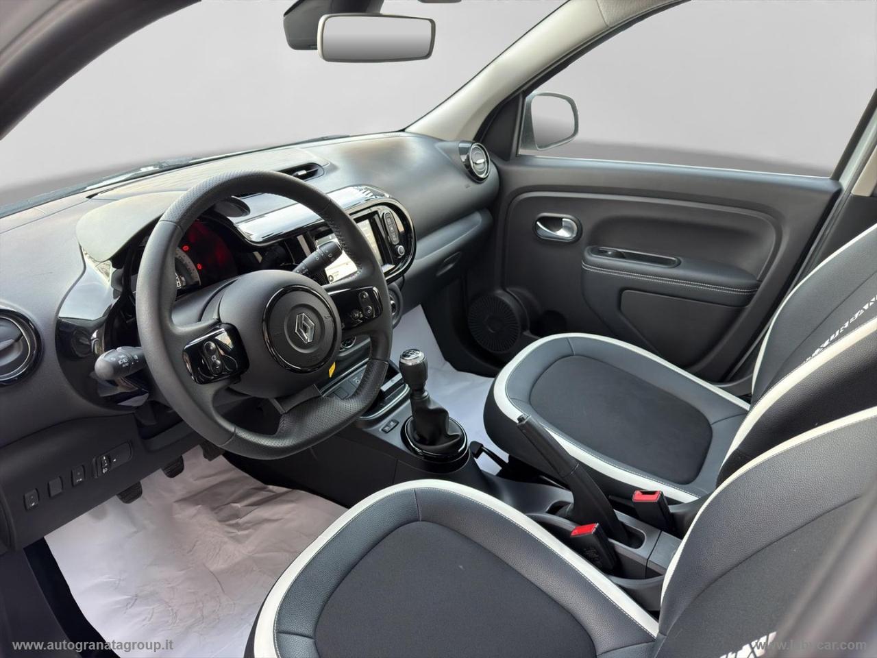 RENAULT Twingo SCe 65 CV Urban Night PARI NUOVO!