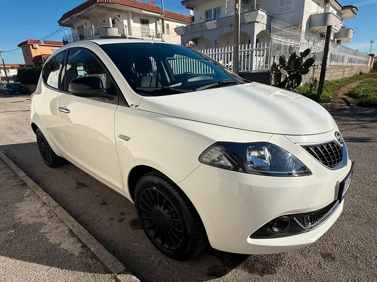 Lancia Ypsilon 1.0 FireFly 5 porte S&S Hybrid Ecochic Gold