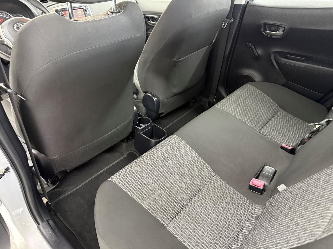 TOYOTA Yaris III 2011 Yaris 5p 1.0 Lounge