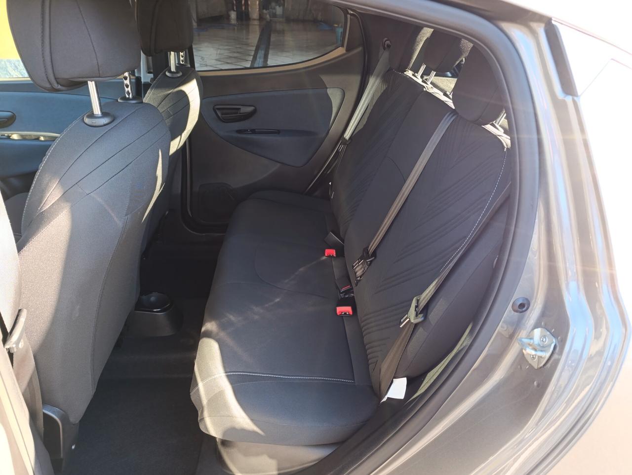 Lancia Ypsilon 1.0 S&S Hybrid Gold --6000 km--