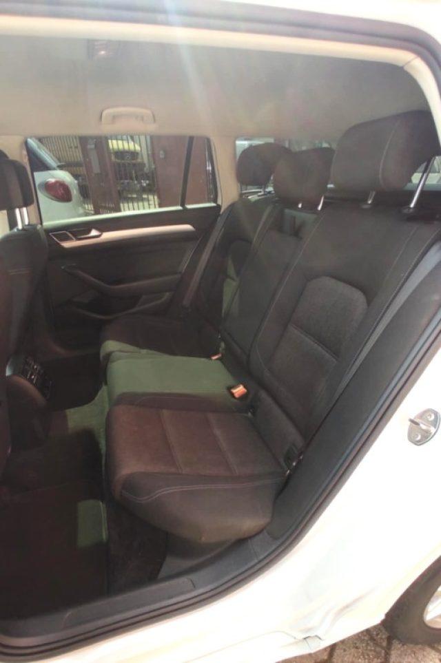 VOLKSWAGEN Passat Variant 2.0 TDI DSG Business BlueMotion Tech