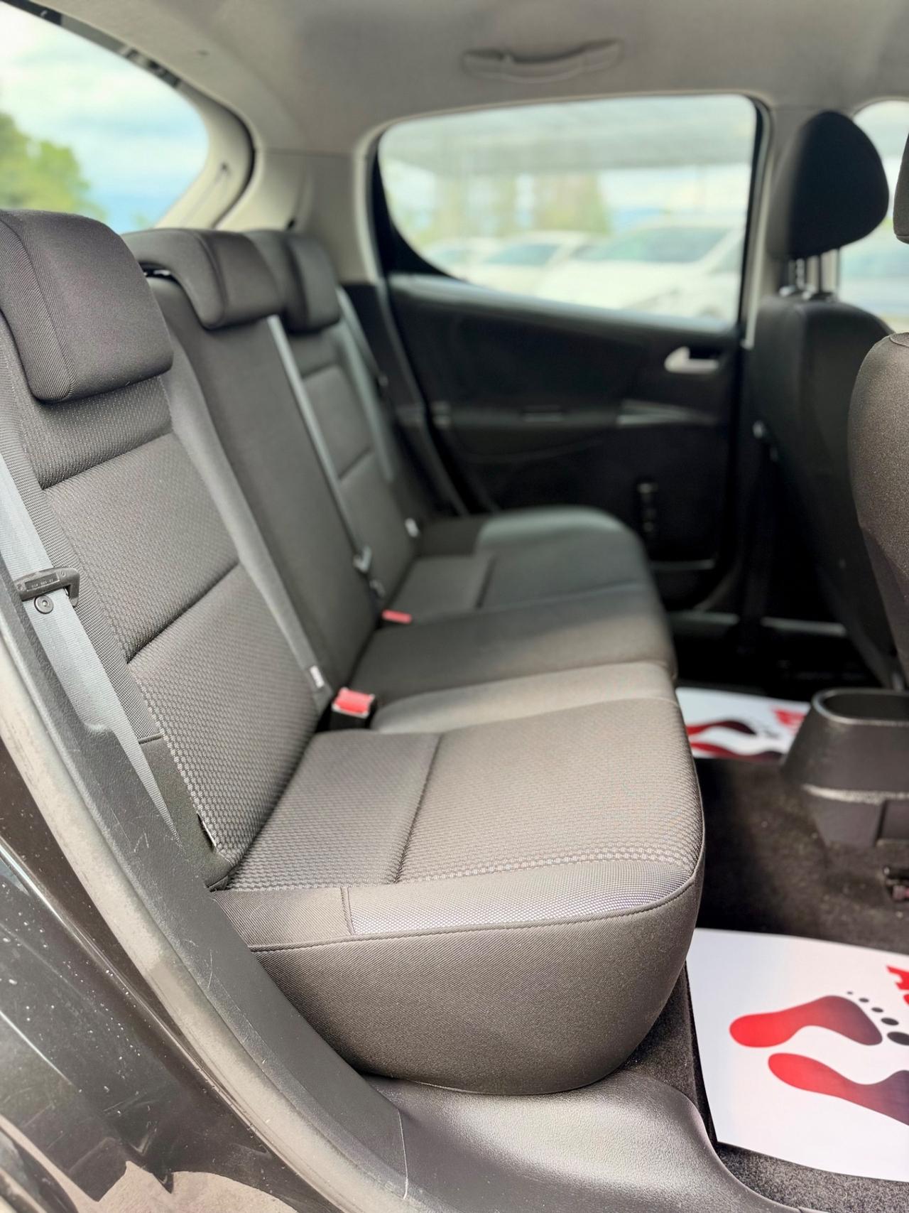 Peugeot 207 2011 1.4 8V 75CV 5p. Ok neopatentati ! ! !