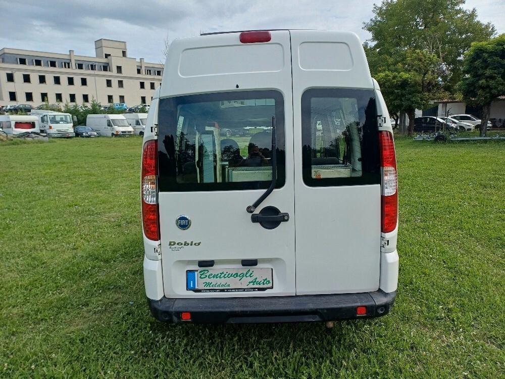 Fiat Doblò 1.9 MJT 120 CV con pedana per disabili