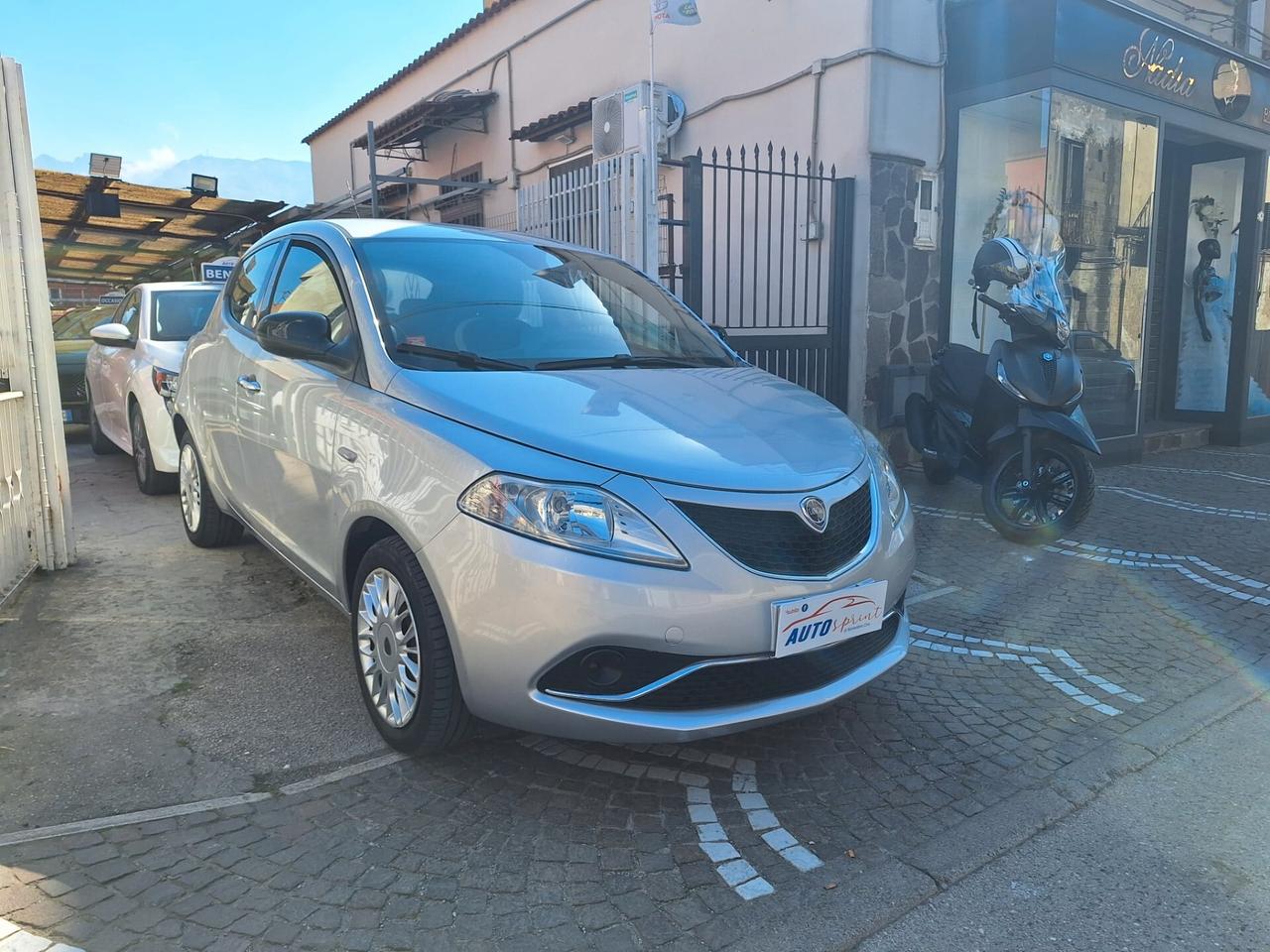 Lancia Ypsilon 1.2 69 CV 5 porte GPL Ecochic Silver