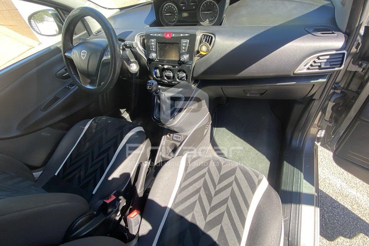 LANCIA Ypsilon 1.2 69 CV 5 porte Silver