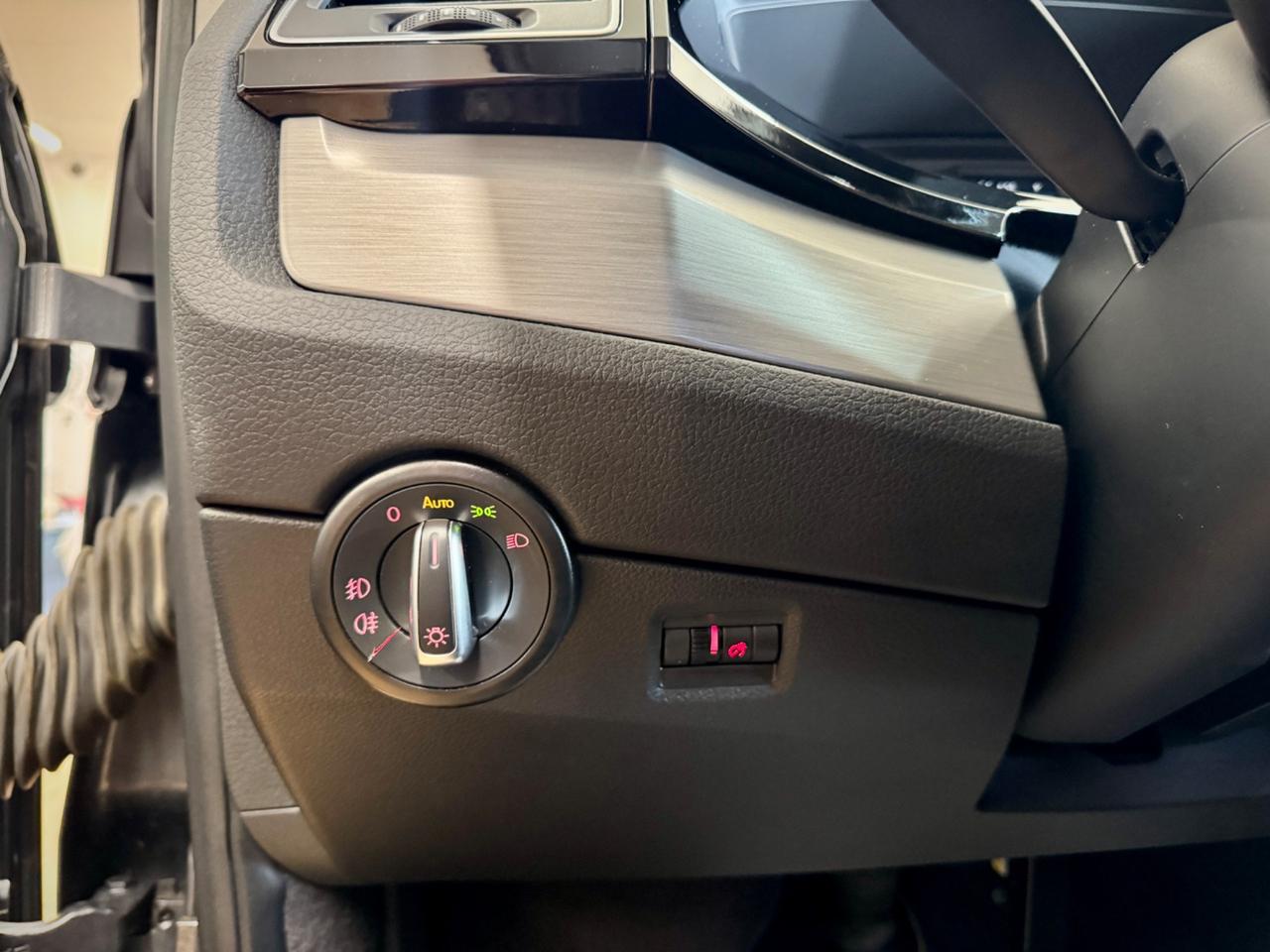 Volkswagen Multivan BULLI - WEBASTO - PARQUET - GANCIO
