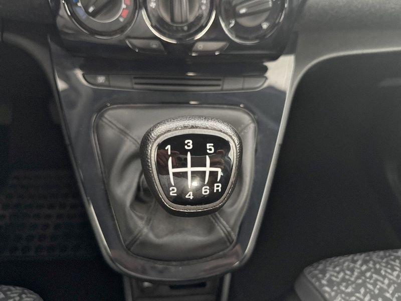 Lancia Ypsilon Ecochic 1.0 70cv Firefly Hybrid S&S Silver