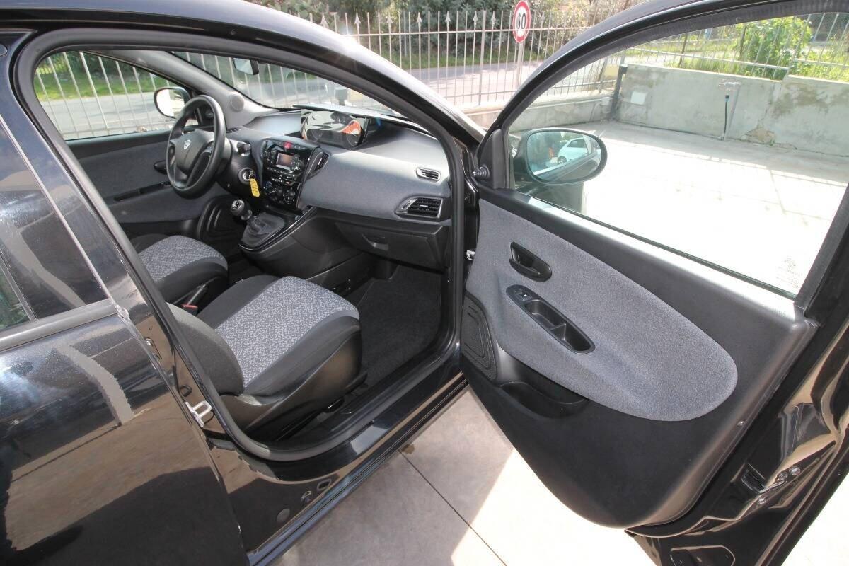 Lancia Ypsilon 1.0 5p Hybrid Silver |2022