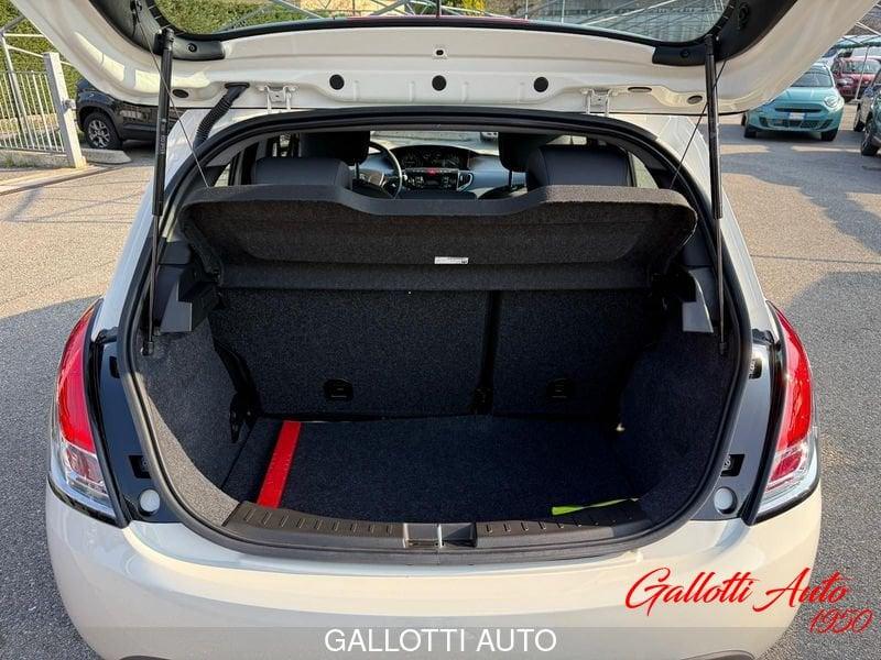 Lancia Ypsilon Ibrida ORO 1.0 70CV