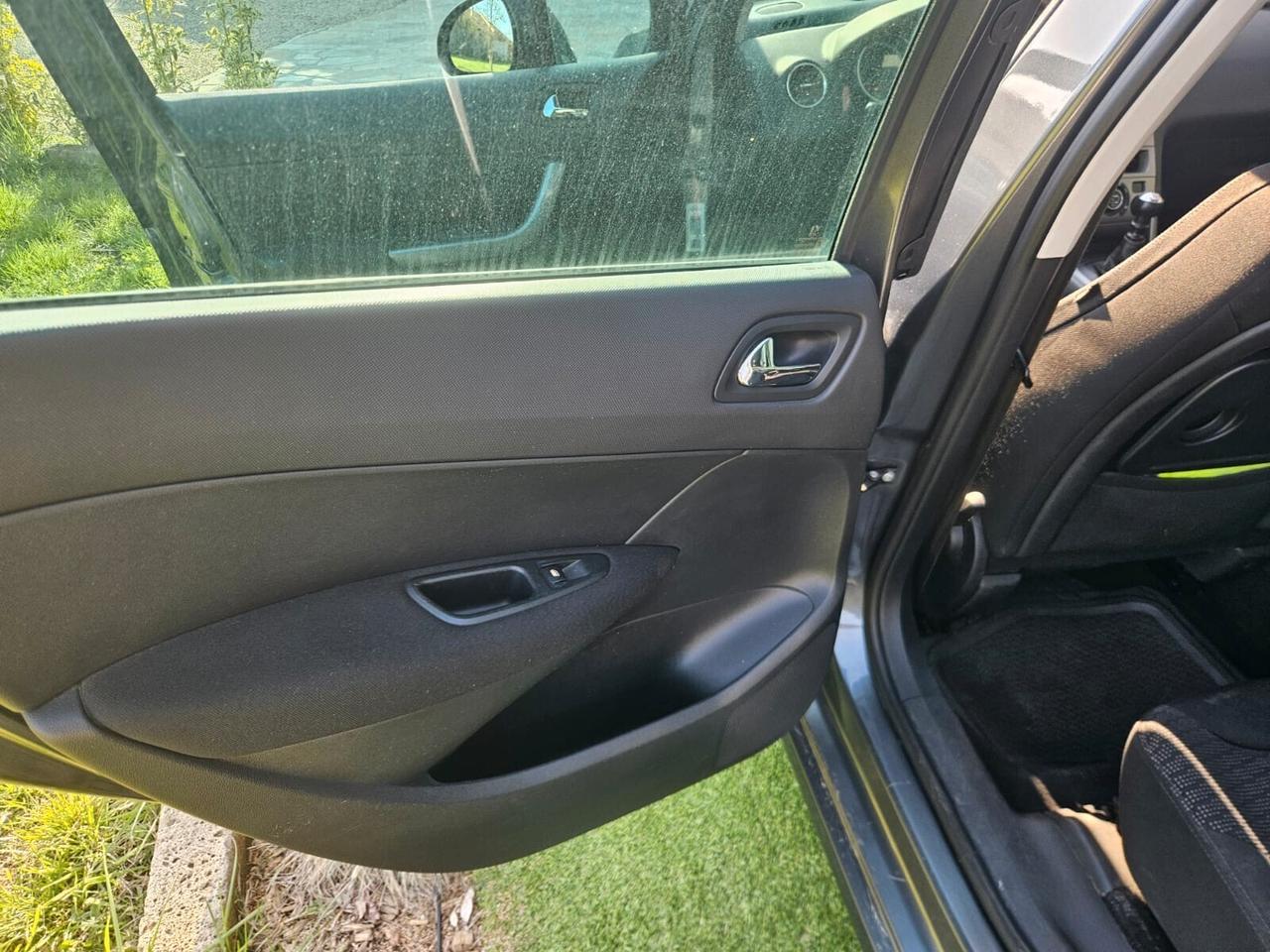 Peugeot 308 2.0 HDi 136CV aut. SW Ciel Féline 7 posti